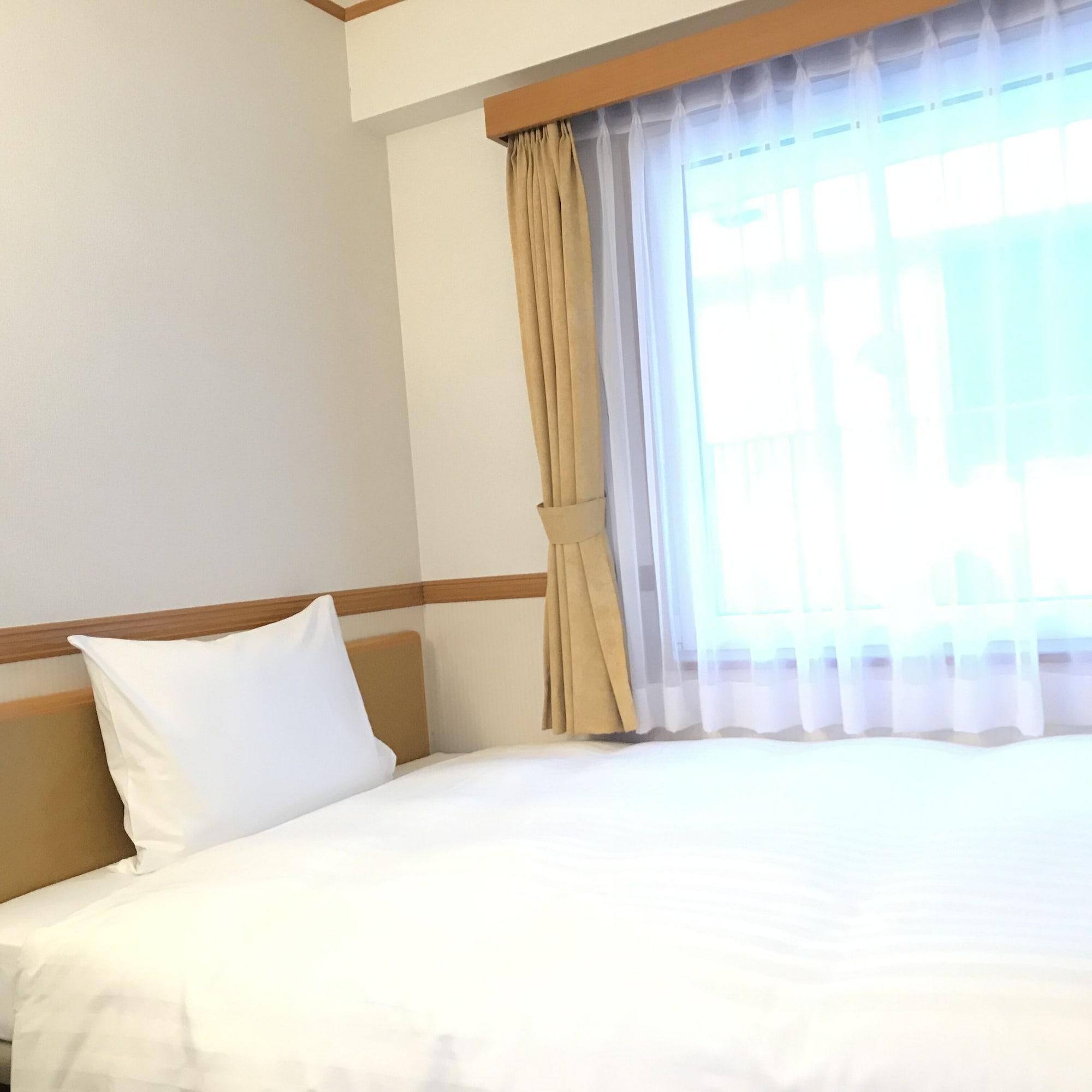 Toyoko Inn Yokohama Tsurumi Eki Higashi Guchi Buitenkant foto