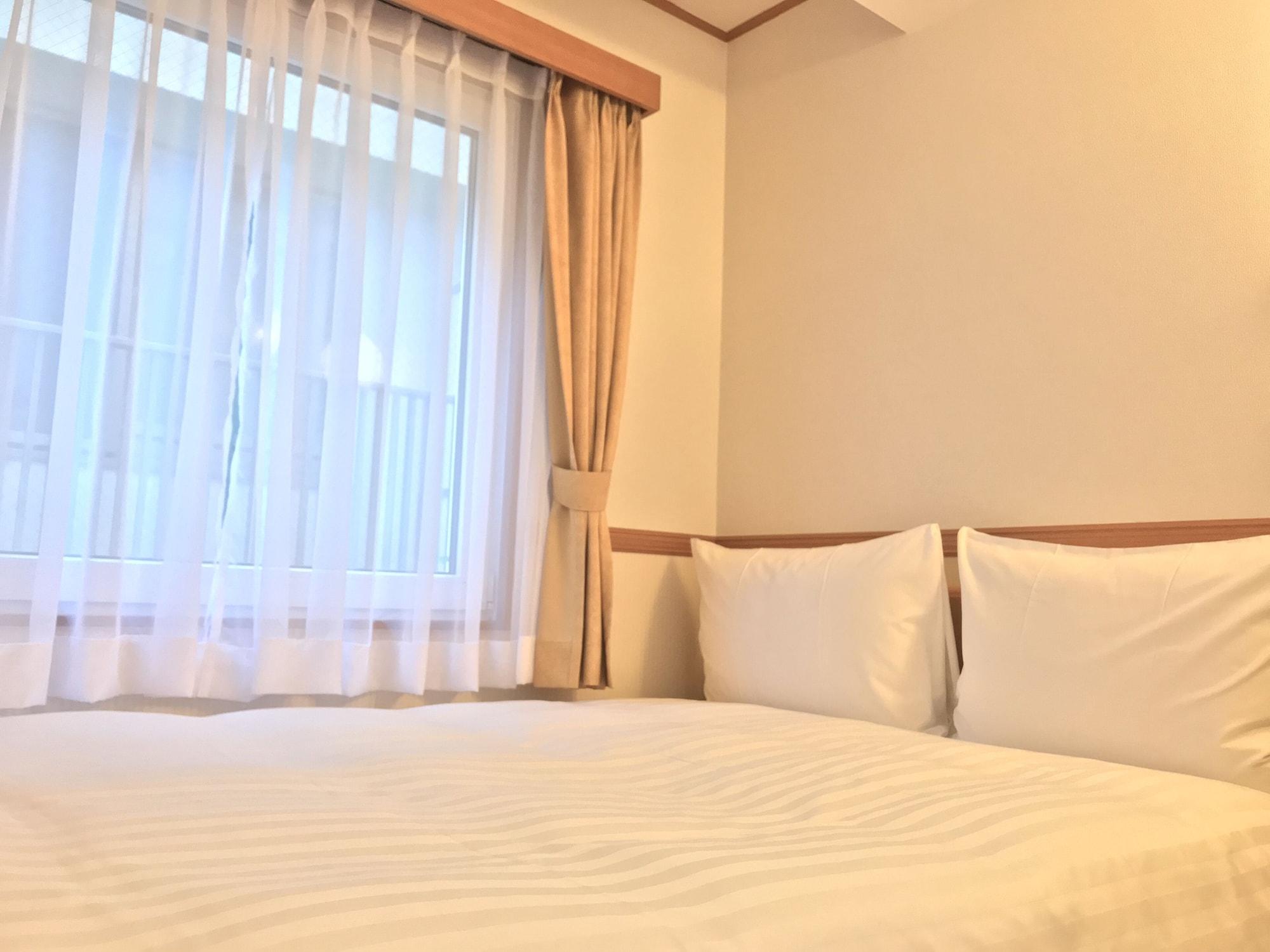 Toyoko Inn Yokohama Tsurumi Eki Higashi Guchi Buitenkant foto