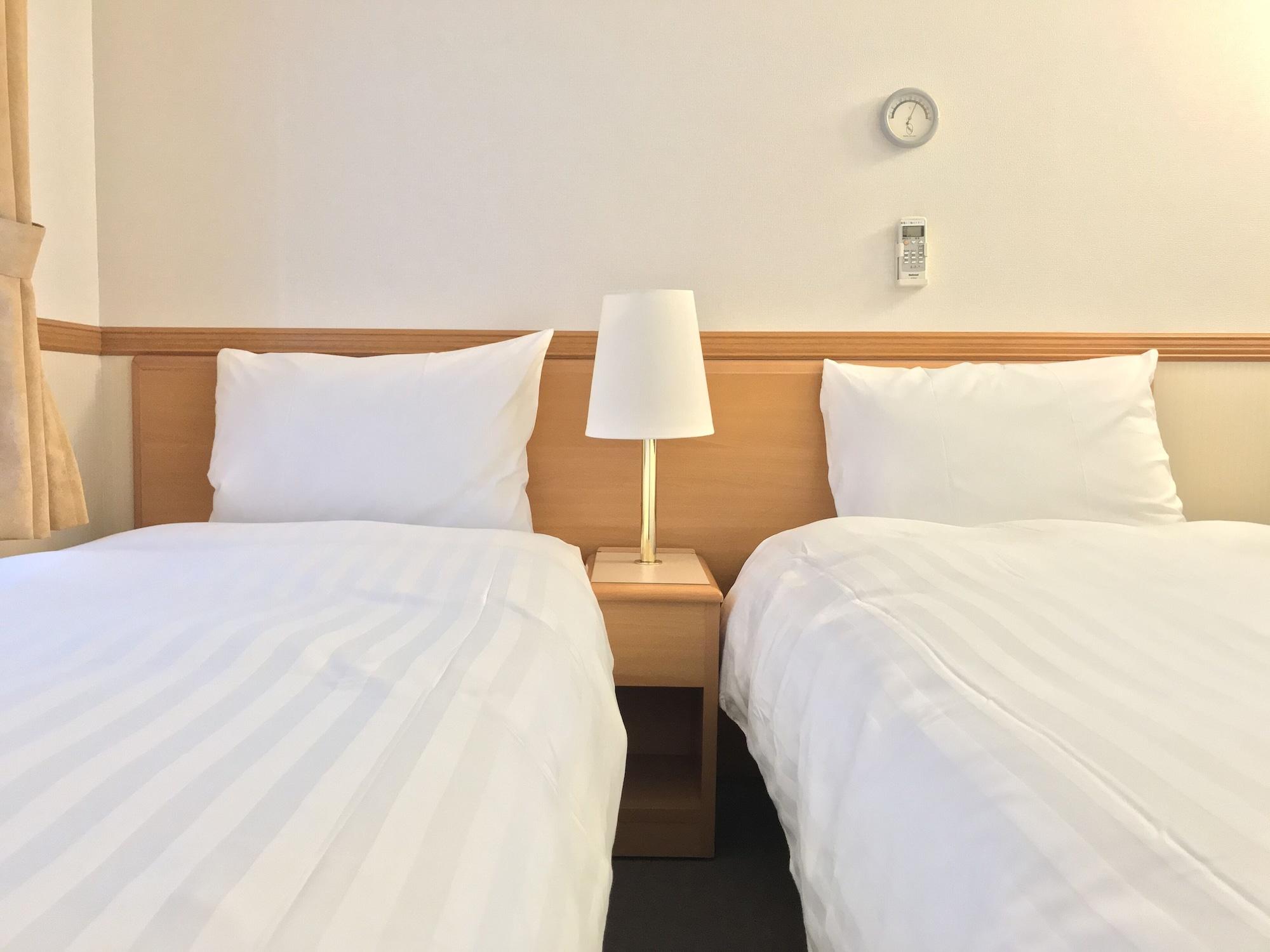 Toyoko Inn Yokohama Tsurumi Eki Higashi Guchi Buitenkant foto