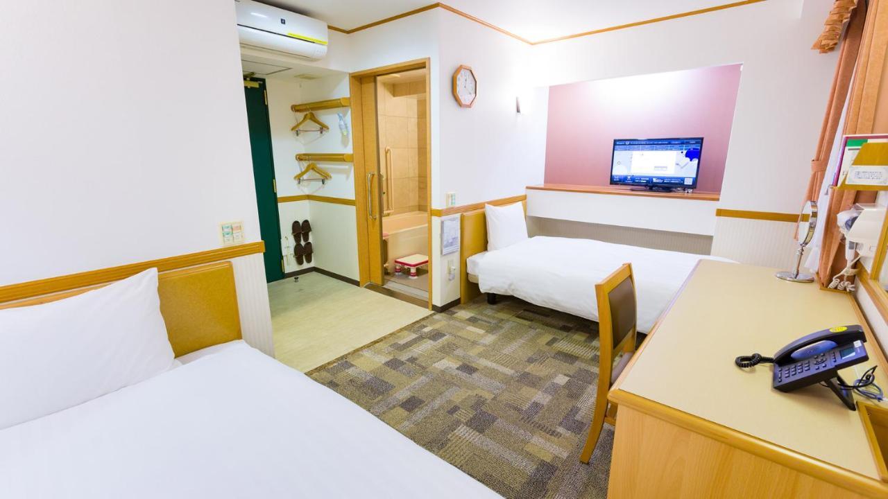 Toyoko Inn Yokohama Tsurumi Eki Higashi Guchi Kamer foto