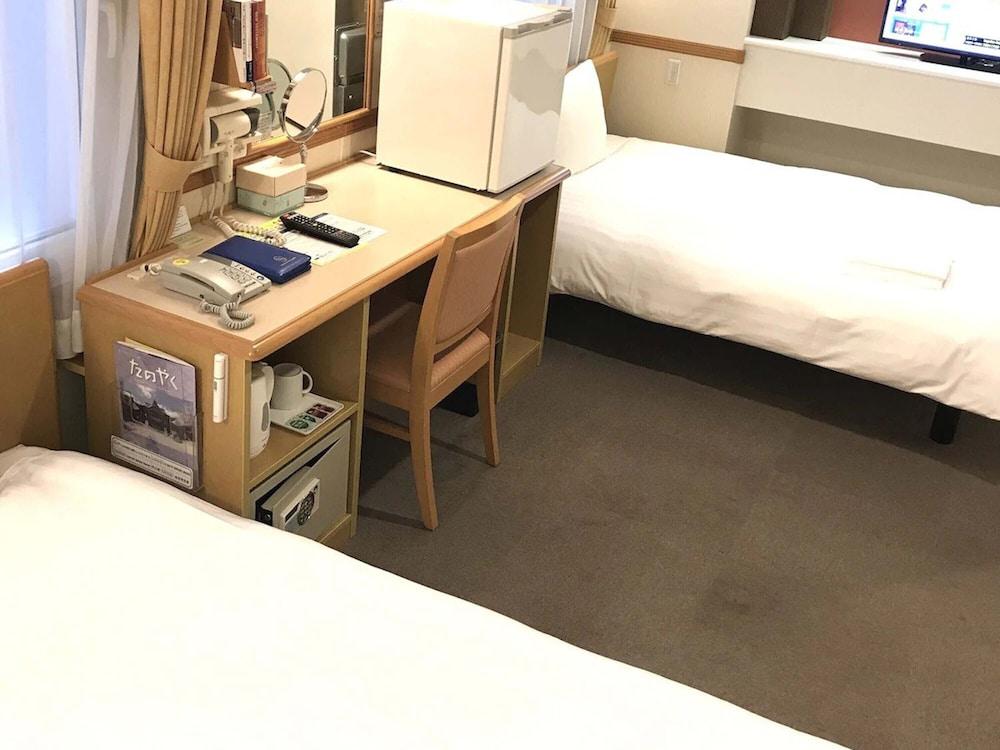 Toyoko Inn Yokohama Tsurumi Eki Higashi Guchi Buitenkant foto