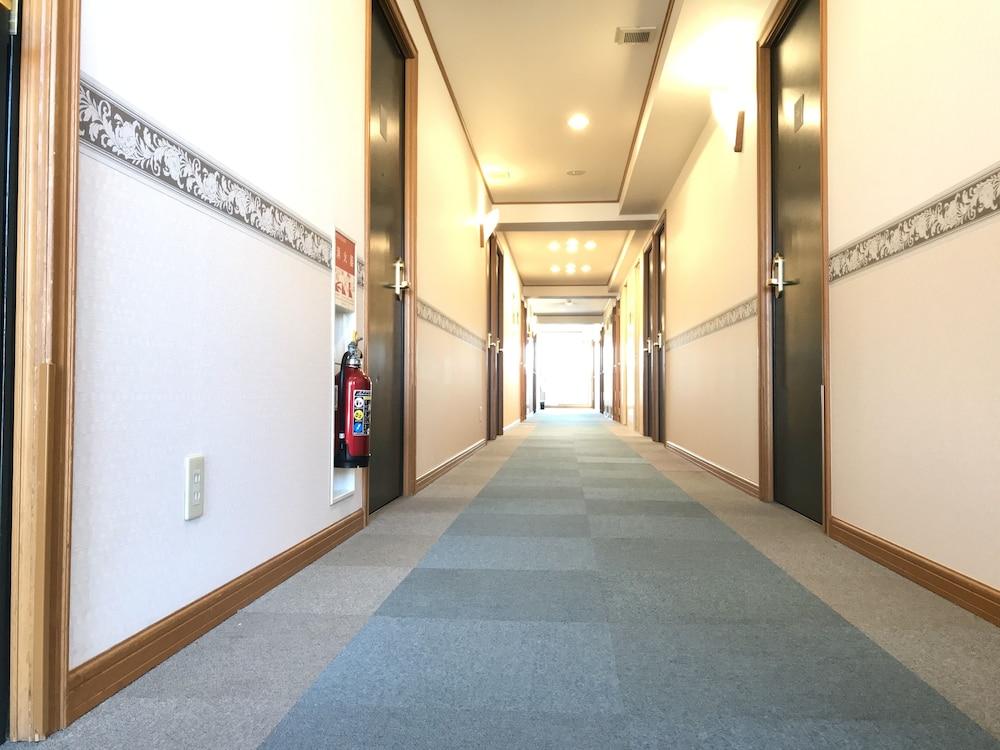 Toyoko Inn Yokohama Tsurumi Eki Higashi Guchi Buitenkant foto