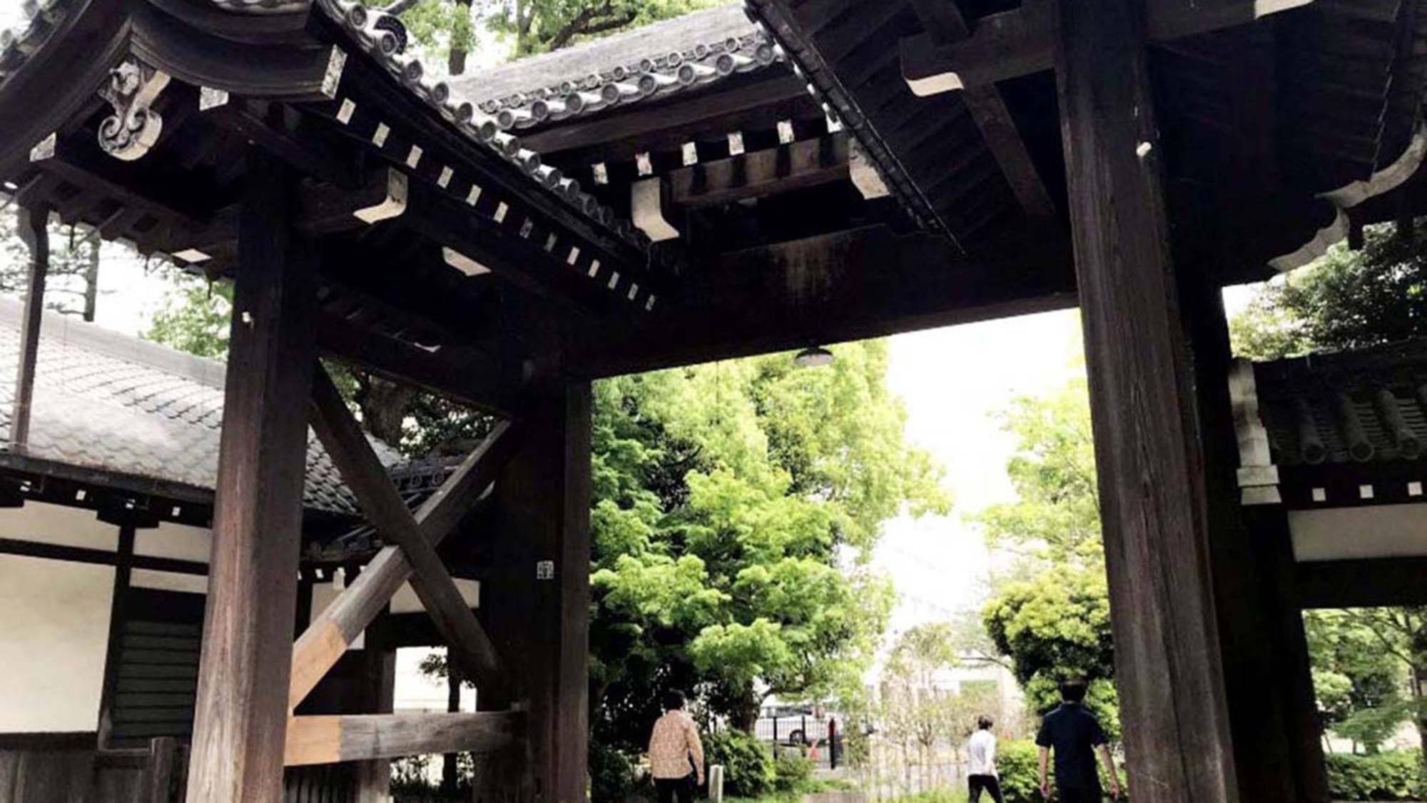 Toyoko Inn Yokohama Tsurumi Eki Higashi Guchi Buitenkant foto