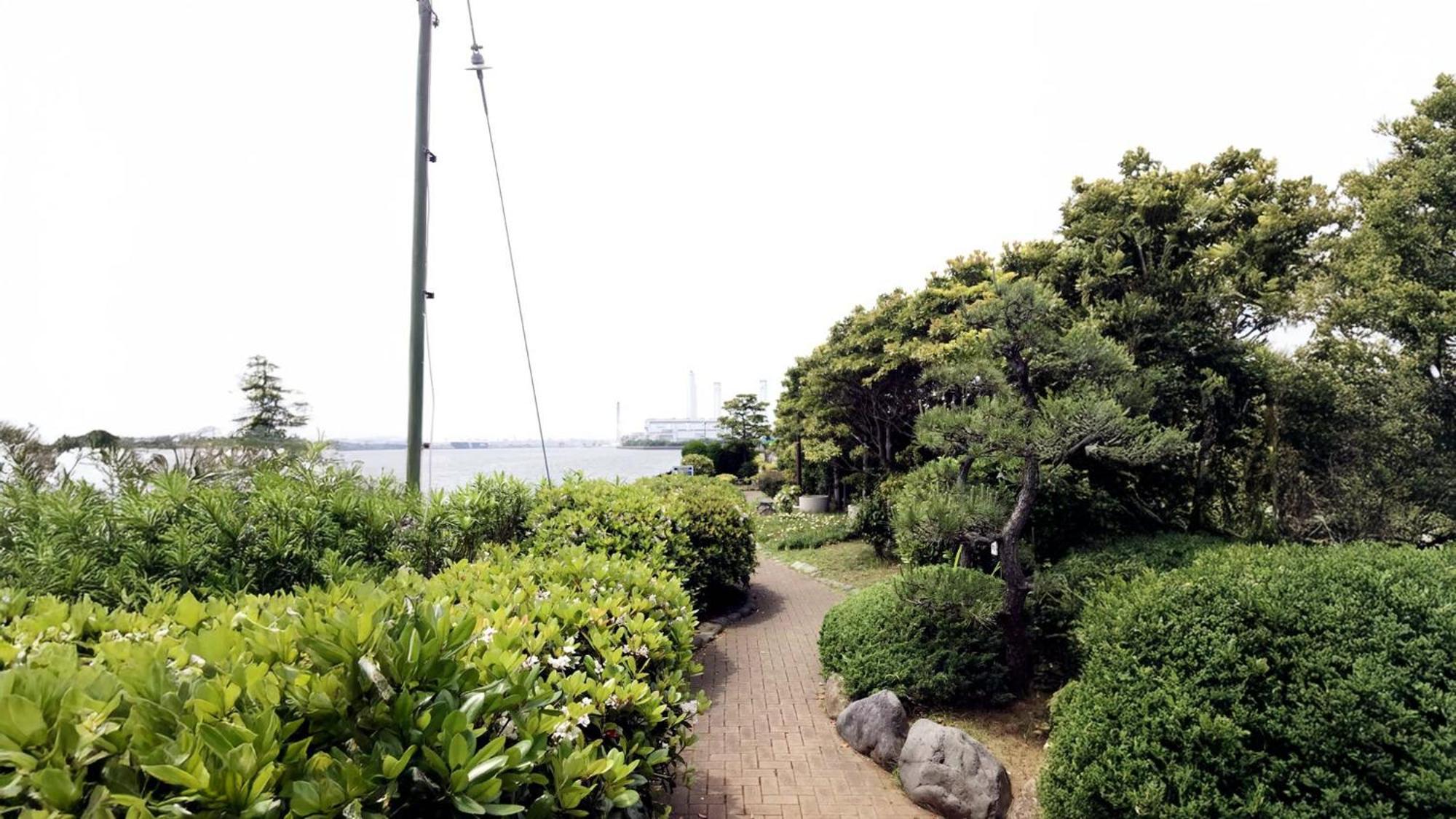 Toyoko Inn Yokohama Tsurumi Eki Higashi Guchi Buitenkant foto