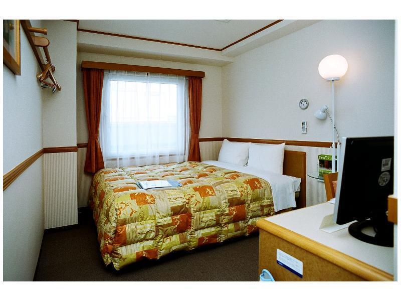Toyoko Inn Yokohama Tsurumi Eki Higashi Guchi Buitenkant foto