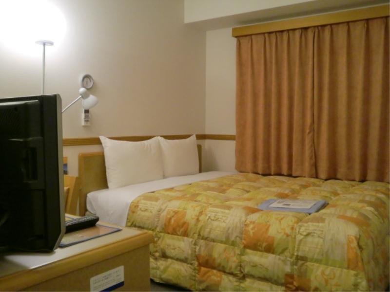 Toyoko Inn Yokohama Tsurumi Eki Higashi Guchi Buitenkant foto